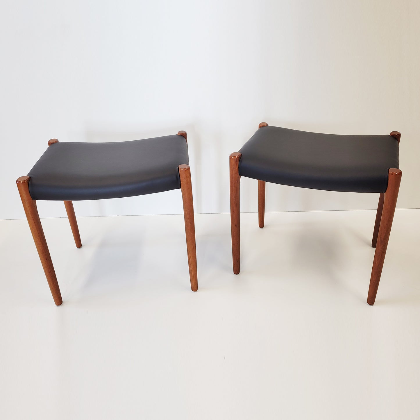 Niels Otto Møller #80A stool pair