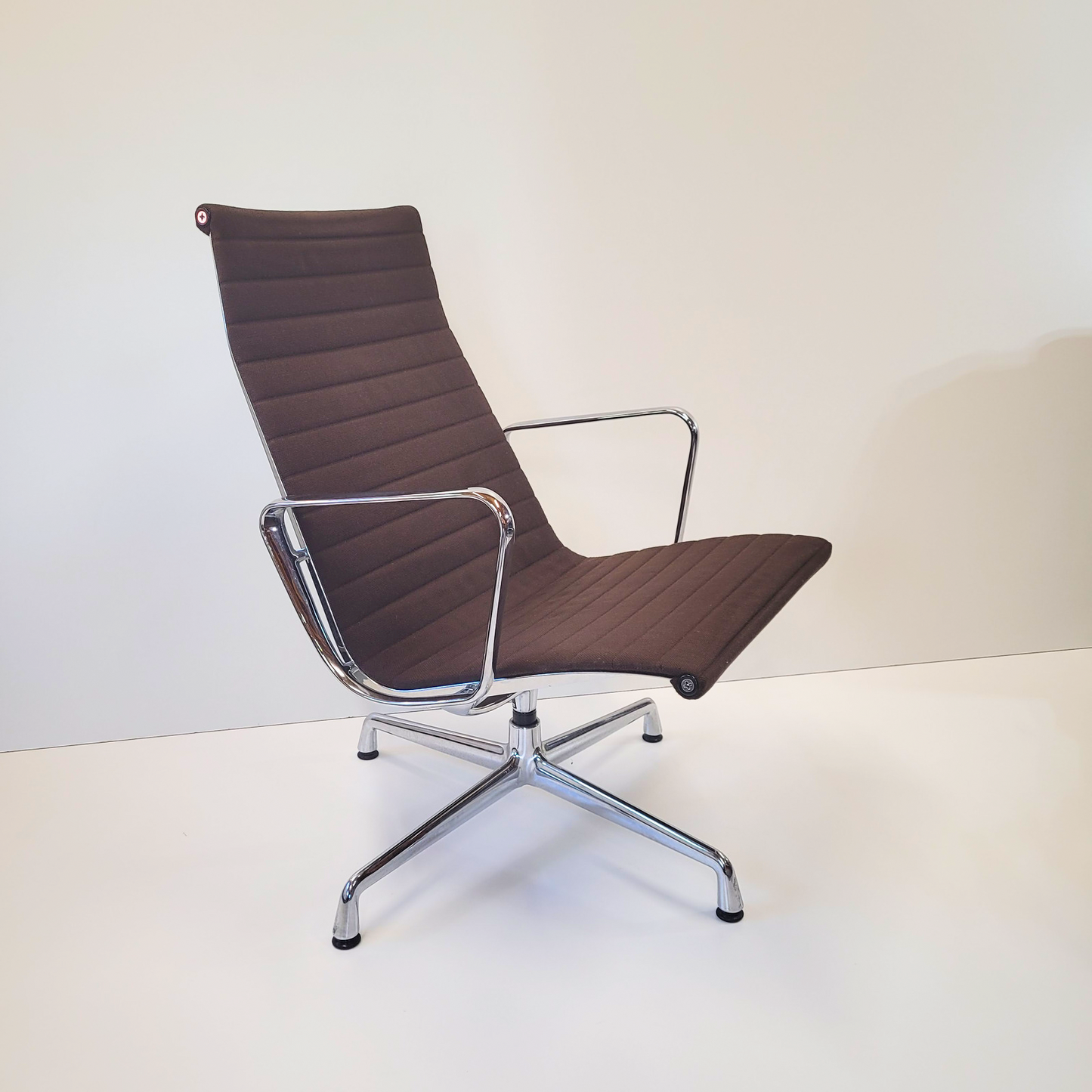 Eames EA116 brown Lounge Chair