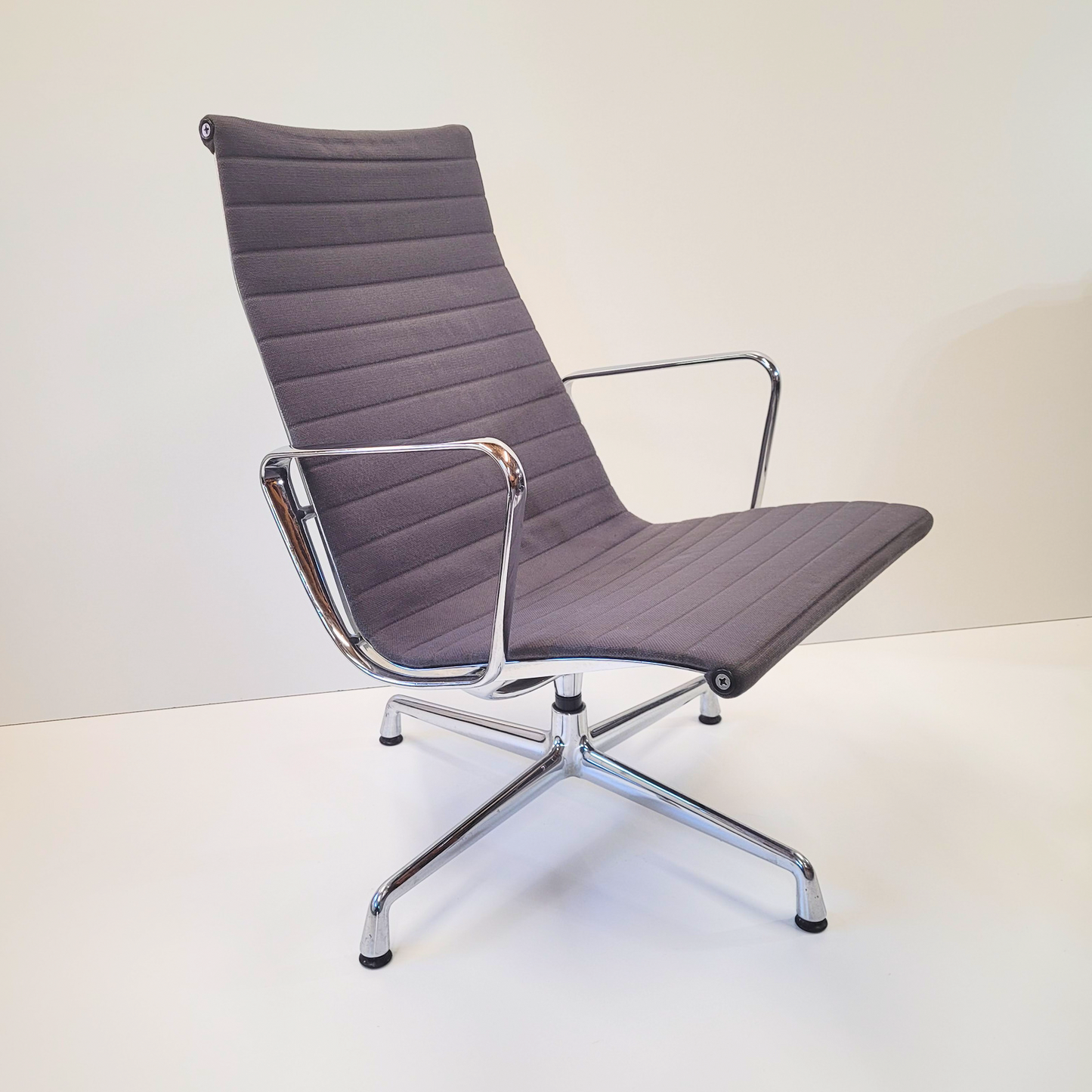 Eames EA116 grey Lounge Chair