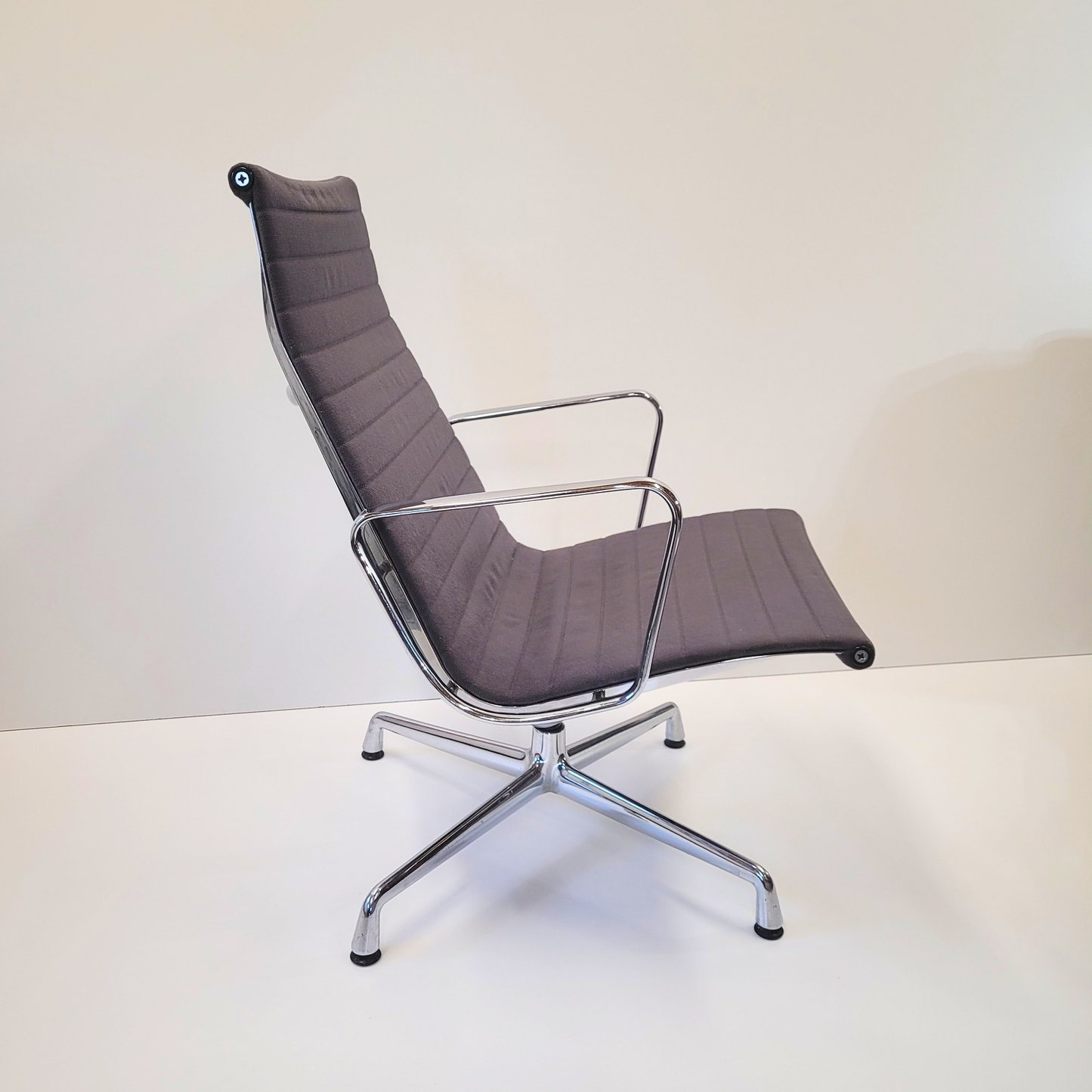 Eames EA116 grey Lounge Chair