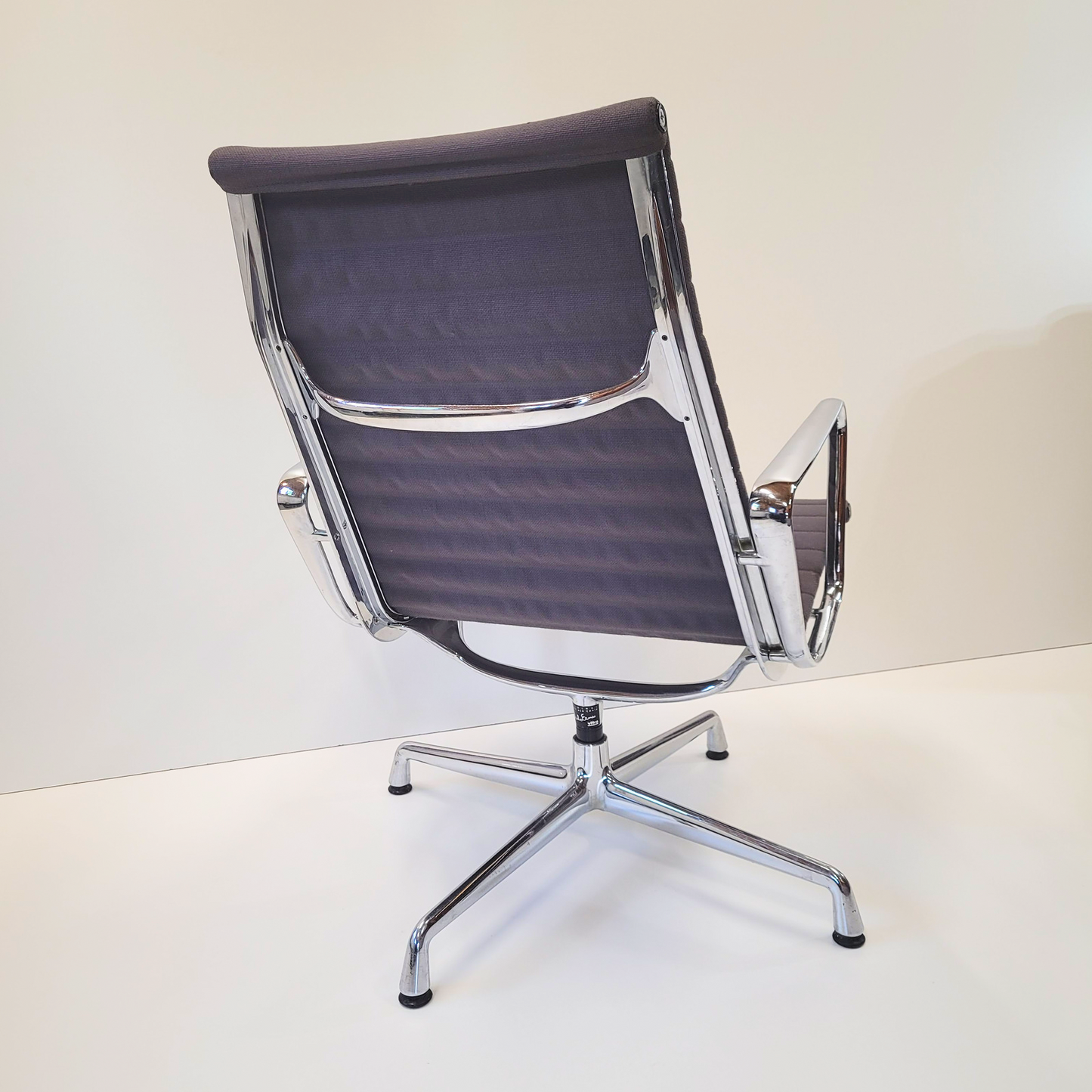 Eames EA116 grey Lounge Chair