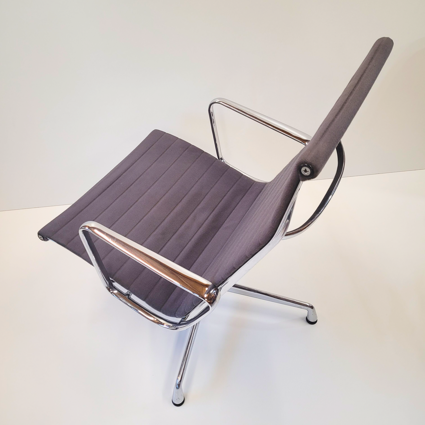 Eames EA116 grey Lounge Chair